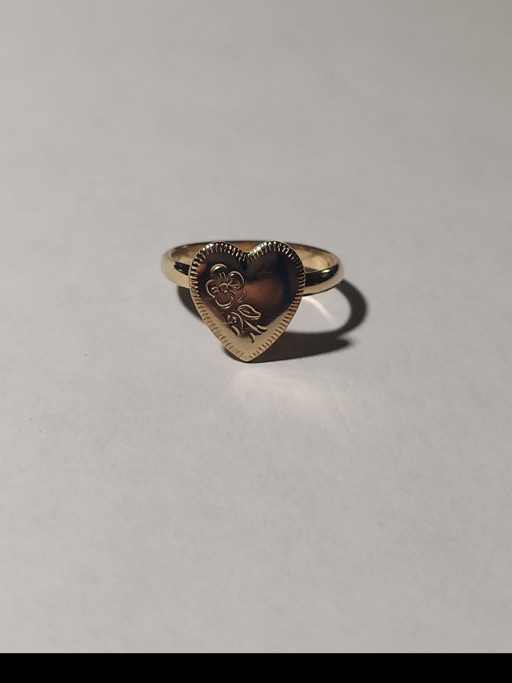 VINTAGE AVON CHILD'S ADJUSTABLE HEART SIGNET RING - Picture 3 of 5